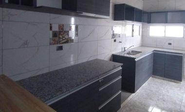 Casa en venta - 2 Dormitorios 1 Baño - Cochera - 330Mts2 - Lincoln