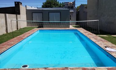 Casa en venta - 2 Dormitorios 1 Baño - Cochera - 330Mts2 - Lincoln