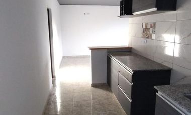 Casa en venta - 2 Dormitorios 1 Baño - Cochera - 330Mts2 - Lincoln