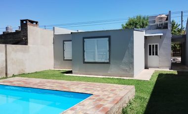 Casa en venta - 2 Dormitorios 1 Baño - Cochera - 330Mts2 - Lincoln