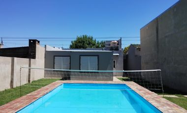 Casa en venta - 2 Dormitorios 1 Baño - Cochera - 330Mts2 - Lincoln