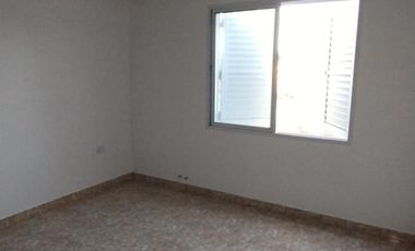 Casa en venta - 2 Dormitorios 1 Baño - Cochera - 330Mts2 - Lincoln