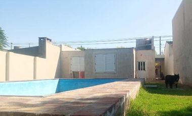 Casa en venta - 2 Dormitorios 1 Baño - Cochera - 330Mts2 - Lincoln