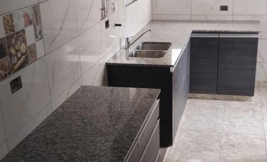 Casa en venta - 2 Dormitorios 1 Baño - Cochera - 330Mts2 - Lincoln