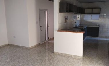 Casa en venta - 2 Dormitorios 1 Baño - Cochera - 330Mts2 - Lincoln