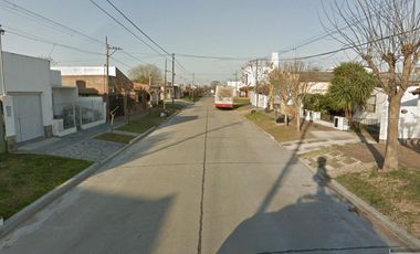 Casa en venta - 2 Dormitorios 1 Baño - Cochera - 330Mts2 - Lincoln