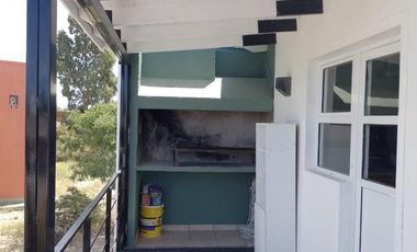 Casa en venta - 2 Dormitorios 2 Baños - Cochera - 703Mts2 - Las Grutas, Río Negro