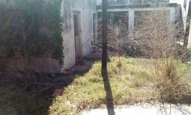 Casa en venta - 2 Dormitorios 1 Baño - 250Mts2 - Trenque Lauquen