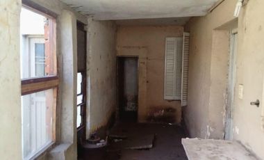 Casa en venta - 2 Dormitorios 1 Baño - 250Mts2 - Trenque Lauquen