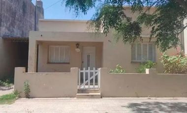 Casa en venta - 2 Dormitorios 1 Baño - 250Mts2 - Trenque Lauquen