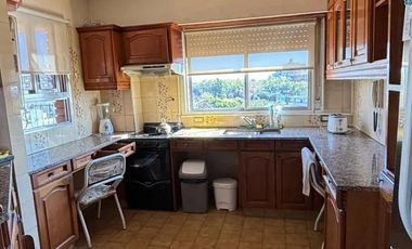 Departamento en venta - 4 Dormitorios 2 Baños - Castelar