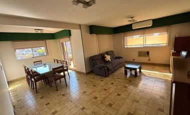 Departamento en venta - 4 Dormitorios 2 Baños - Castelar