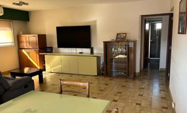 Departamento en venta - 4 Dormitorios 2 Baños - Castelar