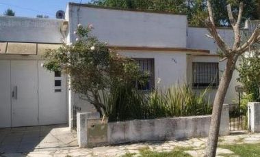 Casa en venta - 2 Dormitorios 1 Baño - 286Mts2 - San Vicente