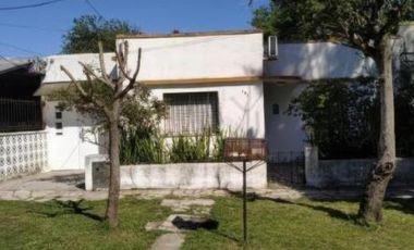 Casa en venta - 2 Dormitorios 1 Baño - 286Mts2 - San Vicente