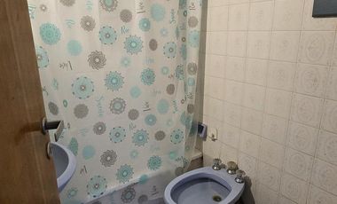 AMPLIO DEPARTAMENTO DE 2 AMBIENTES CON BALCON SOBRE AVENIDA LIBERTADOR EN VENTA. VICENTE LOPEZ