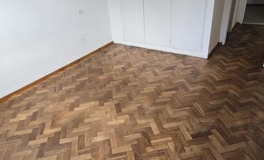 AMPLIO DEPARTAMENTO DE 2 AMBIENTES CON BALCON SOBRE AVENIDA LIBERTADOR EN VENTA. VICENTE LOPEZ