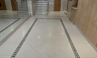 AMPLIO DEPARTAMENTO DE 2 AMBIENTES CON BALCON SOBRE AVENIDA LIBERTADOR EN VENTA. VICENTE LOPEZ