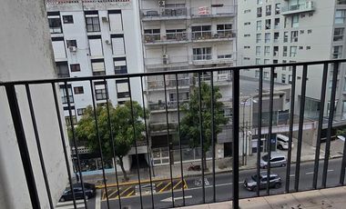 AMPLIO DEPARTAMENTO DE 2 AMBIENTES CON BALCON SOBRE AVENIDA LIBERTADOR EN VENTA. VICENTE LOPEZ