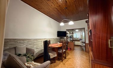 PH casa tres ambientes con patio a la venta en Bernal