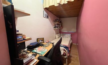PH casa tres ambientes con patio a la venta en Bernal