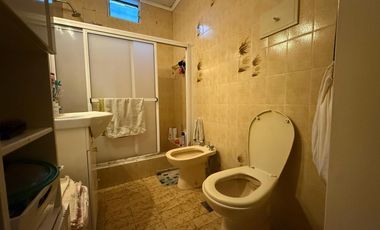 PH casa tres ambientes con patio a la venta en Bernal