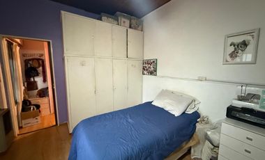 PH casa tres ambientes con patio a la venta en Bernal