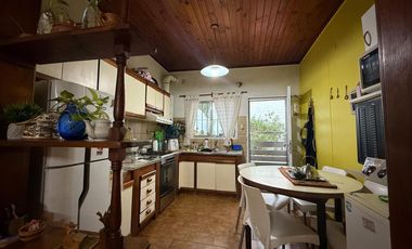 PH casa tres ambientes con patio a la venta en Bernal