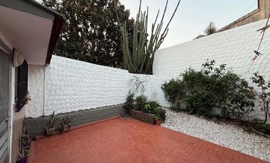 PH casa tres ambientes con patio a la venta en Bernal