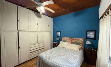 PH casa tres ambientes con patio a la venta en Bernal