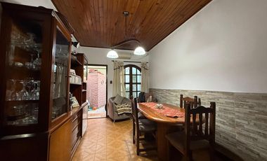 PH casa tres ambientes con patio a la venta en Bernal