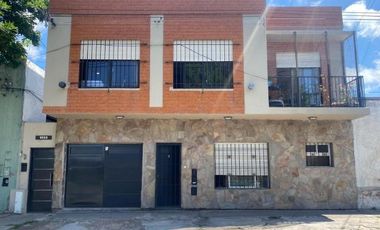 PH en venta - 3 Dormitorios 2 Baños - 156Mts2 - La Plata