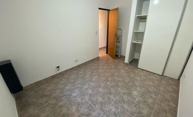 Departamento en venta - 2 Dormitorios 1 Baño - Cochera - 77Mts2 - Quilmes