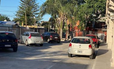 Departamento en venta - 2 Dormitorios 1 Baño - Cochera - 77Mts2 - Quilmes