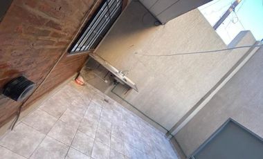 Departamento en venta - 2 Dormitorios 1 Baño - Cochera - 77Mts2 - Quilmes