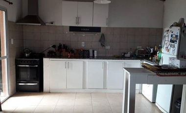 Casa en venta - 3 Dormitorios 1 Baño - Cocheras - 550Mts2 - Magdalena