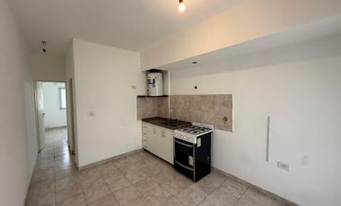 Departamento dos ambientes planta baja con patio en alquiler en Wilde