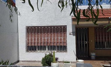 Casa en venta - 2 Dormitorios 2 Baños 2 Cocheras - 300Mts2 - Libertad
