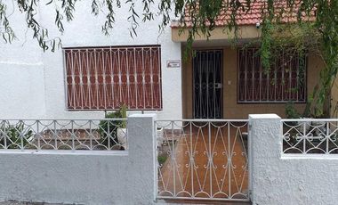 Casa en venta - 2 Dormitorios 2 Baños 2 Cocheras - 300Mts2 - Libertad