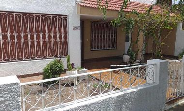 Casa en venta - 2 Dormitorios 2 Baños 2 Cocheras - 300Mts2 - Libertad