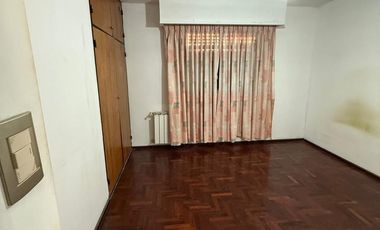 AMPLIO dpto. 3 dorm. Coc/Separada  3 baños z/ Patio Olmos