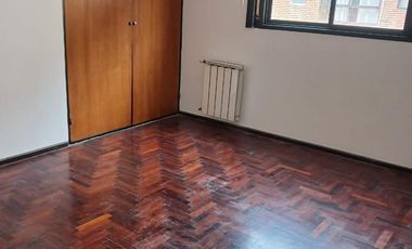 AMPLIO dpto. 3 dorm. Coc/Separada  3 baños z/ Patio Olmos