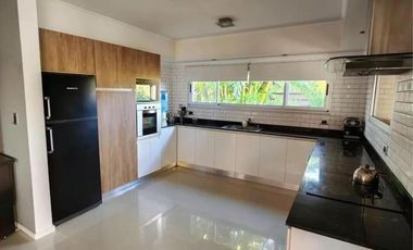 Casa en venta - 3 Dormitorios 3 Baños - 516Mts2 - Chacabuco