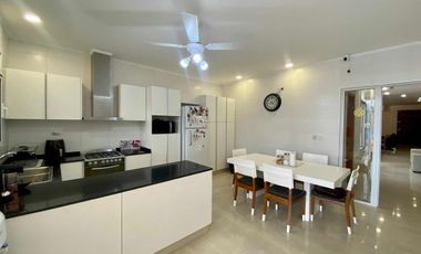 Casa en venta - 3 Dormitorios 3 Baños - Cochera - 660Mts2 - Navarro