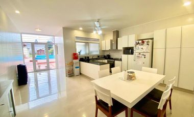 Casa en venta - 3 Dormitorios 3 Baños - Cochera - 660Mts2 - Navarro