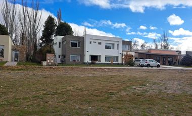 VENTA CASA 4 Dormitorios, con piscina, cochera y quincho. COMAHUE GOLF, NEUQUEN