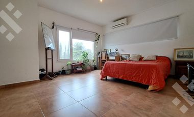 VENTA CASA 4 Dormitorios, con piscina, cochera y quincho. COMAHUE GOLF, NEUQUEN