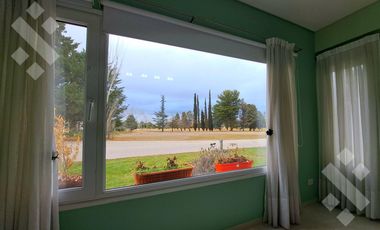 VENTA CASA 4 Dormitorios, con piscina, cochera y quincho. COMAHUE GOLF, NEUQUEN