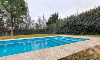 VENTA CASA 4 Dormitorios, con piscina, cochera y quincho. COMAHUE GOLF, NEUQUEN