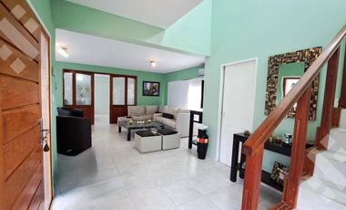 VENTA CASA 4 Dormitorios, con piscina, cochera y quincho. COMAHUE GOLF, NEUQUEN
